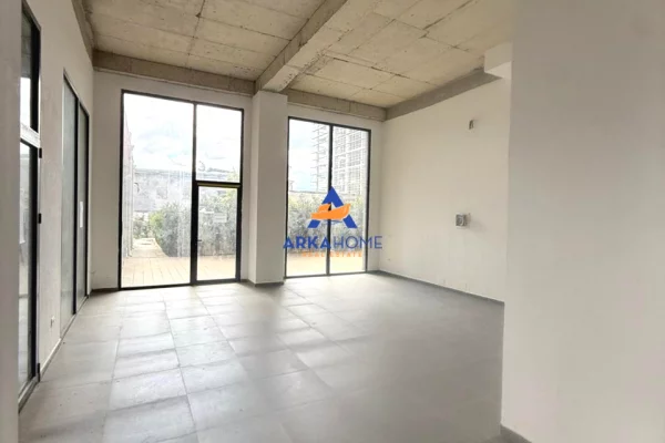 Shtepi ne shitje Apartament ne Tirane, 2+1, Mobilimi Bosh, pa mobiluar, Pagesa 219,000  Euro.