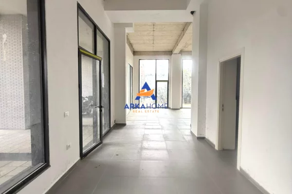Shtepi ne shitje Apartament ne Tirane, 2+1, Mobilimi Bosh, pa mobiluar, Pagesa 219,000  Euro.