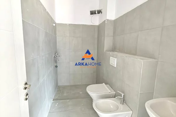Shtepi ne shitje Apartament ne Tirane, 2+1, Mobilimi Bosh, pa mobiluar, Pagesa 219,000  Euro.
