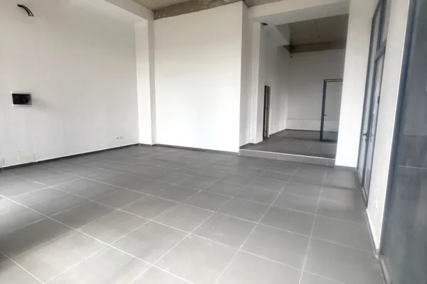 JEPET ME QERA AMBIENT BIZNESI 81.71M2 "ASL 2" 100.000 LEKE