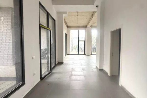 JEPET ME QERA AMBIENT BIZNESI 81.71M2 "ASL 2" 100.000 LEKE