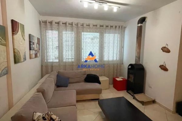 Shtepi me qera 2+1 ne Tirane - 525 Euro