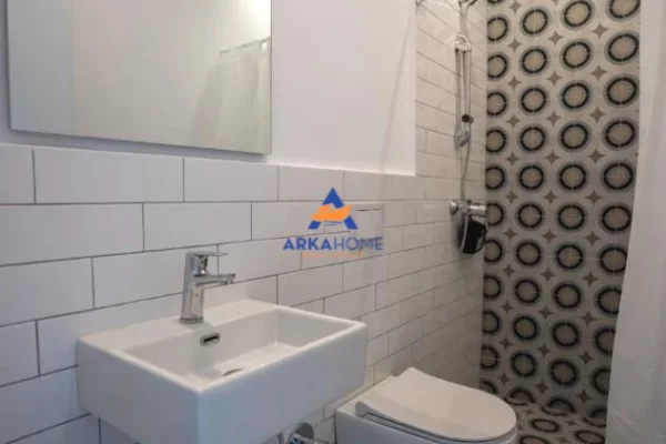 Shtepi ne shitje Apartament ne Tirane, 1+1, Mobilimi E mobiluar, Pagesa 167,400  Euro.