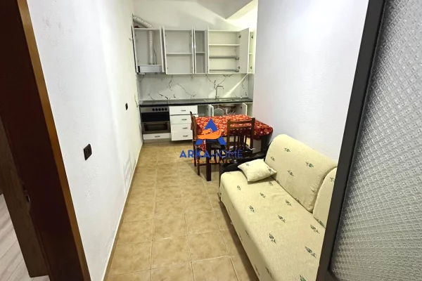 JEPET APARTAMENT 1+1 ME QERA "TEK VILAT AMERIKANE ,RRUGA E ELBASANIT" 35.000 LEKE