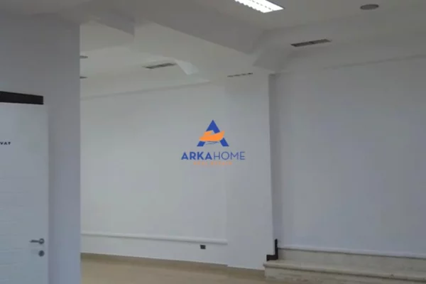 SHITET DYQAN 216M2 "PRANE AMBASADES AMERIKANE" 649.500 EURO