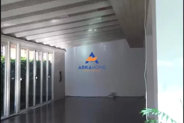 SHITET DYQAN 216M2 "PRANE AMBASADES AMERIKANE" 649.500 EURO