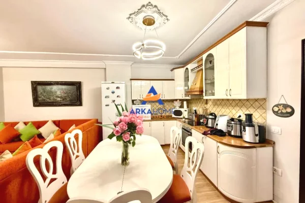 Shtepi me qera Apartament ne Tirane, 2+1, Mobilimi E mobiluar, Pagesa 1,051  Euro.