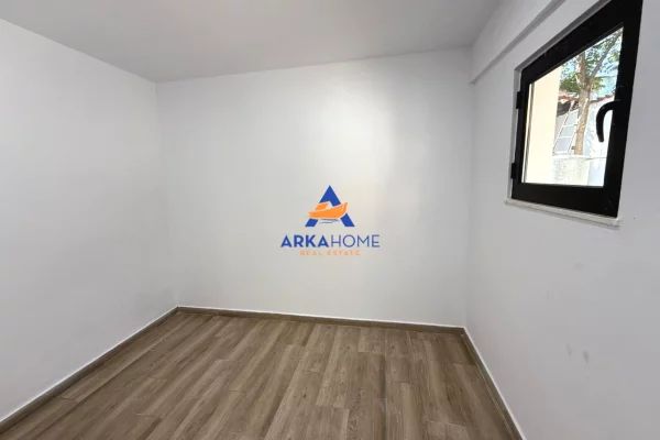 JEPET OBJEKT ME QERA 60M2 "RRUGA TODI SHKURTI , ALI DEM" 80000 LEKE