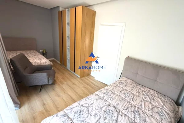 Shtepi me qera Vila Luksoze ne Tirane, 3+1, Mobilimi E mobiluar, Pagesa 1,500  Euro.