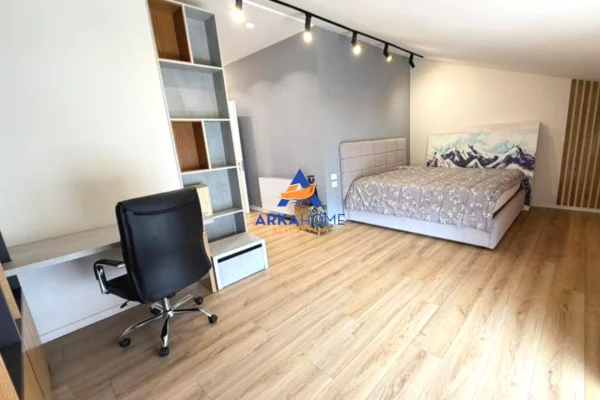 Shtepi me qera Vila Luksoze ne Tirane, 3+1, Mobilimi E mobiluar, Pagesa 1,500  Euro.