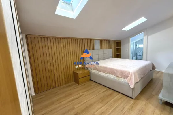 Shtepi me qera Vila Luksoze ne Tirane, 3+1, Mobilimi E mobiluar, Pagesa 1,500  Euro.