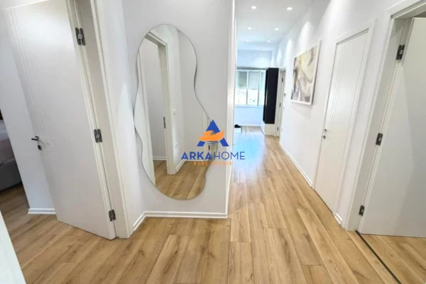 Shtepi me qera Vila Luksoze ne Tirane, 3+1, Mobilimi E mobiluar, Pagesa 1,500  Euro.