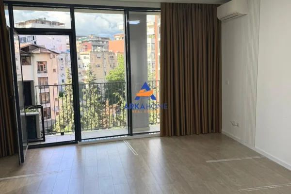 JEPET ZYRE ME QERA 77M2 "LAKE VIEW, LIQENI ARTIFICIAL" 100.000 LEKE
