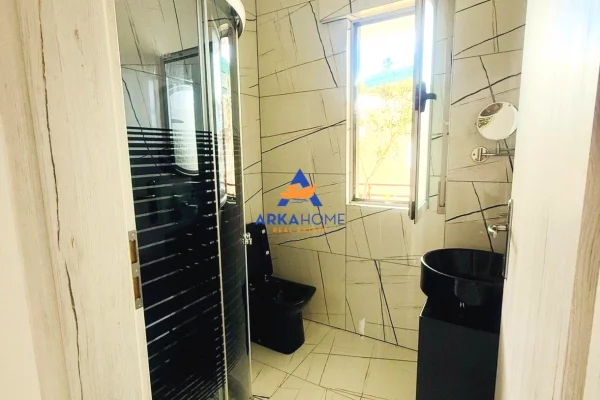 Shtepi me qera Apartament ne Tirane, 2+1, Mobilimi E mobiluar, Pagesa 1,200  Euro.