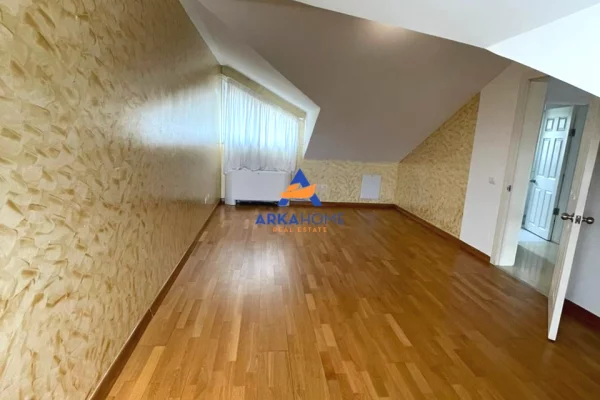 Shtepi me qera Apartament ne Tirane, 3+1, Mobilimi Bosh, pa mobiluar, Pagesa 3,995  Euro.