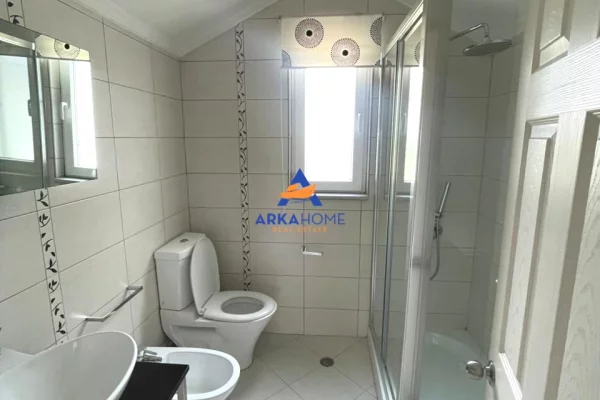 Shtepi me qera Apartament ne Tirane, 3+1, Mobilimi Bosh, pa mobiluar, Pagesa 3,995  Euro.