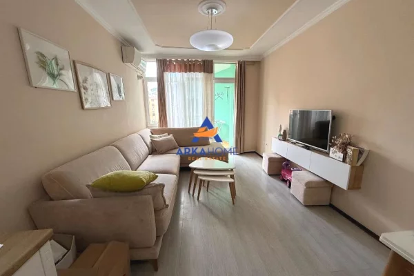 JEPET APARTMENT ME QERA 2+1+BALLKON "KOMUNA PARISIT, AFER GERMAN COMPJUTER" 750 EURO