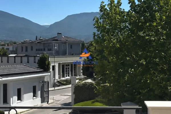 Shtepi ne shitje Apartament ne Tirane, 4+1, Mobilimi Bosh, pa mobiluar, Pagesa 1,800,000  Euro.
