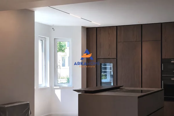 Shtepi ne shitje Apartament ne Tirane, 4+1, Mobilimi Bosh, pa mobiluar, Pagesa 1,800,000  Euro.