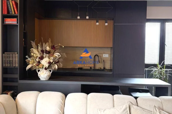 Shtepi ne shitje Apartament ne Tirane, 2+1, Mobilimi E mobiluar, Pagesa 325,000  Euro.