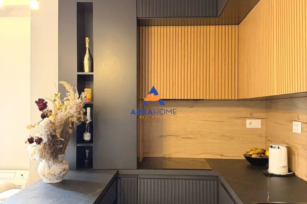 Shtepi ne shitje Apartament ne Tirane, 2+1, Mobilimi E mobiluar, Pagesa 325,000  Euro.