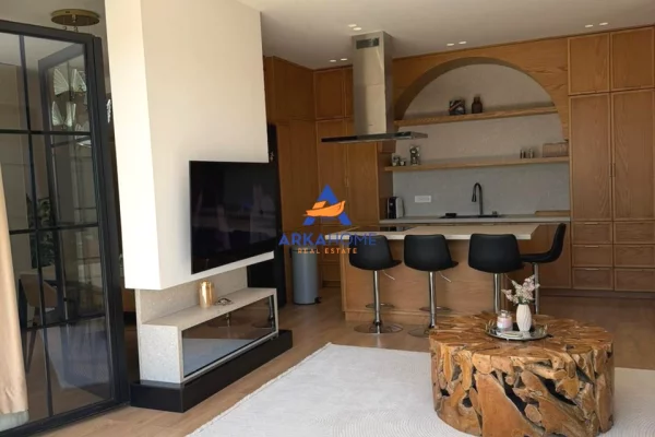 Shtepi ne shitje Vila Luksoze ne Tirane, 3+1, Mobilimi E mobiluar, Pagesa 650,000  Euro.