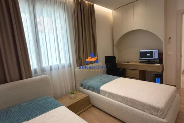 Shtepi ne shitje Vila Luksoze ne Tirane, 3+1, Mobilimi E mobiluar, Pagesa 650,000  Euro.