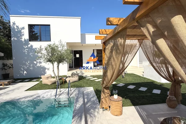 Shtepi ne shitje Vila Luksoze ne Tirane, 3+1, Mobilimi E mobiluar, Pagesa 650,000  Euro.