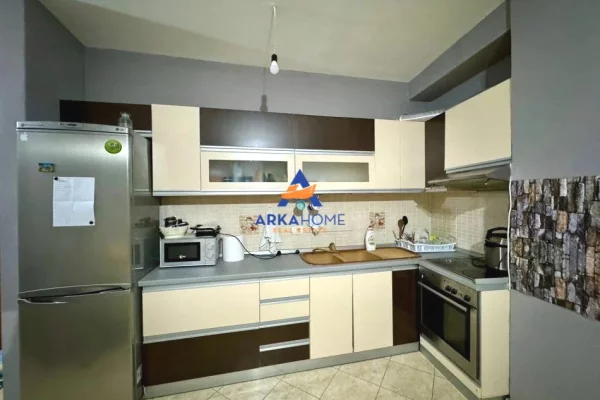 Shtepi ne shitje Apartament ne Tirane, 1+1, Mobilimi E mobiluar, Pagesa 98,000  Euro.