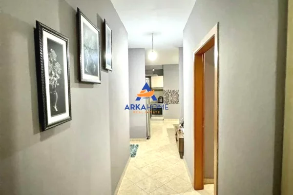 Shtepi ne shitje Apartament ne Tirane, 1+1, Mobilimi E mobiluar, Pagesa 98,000  Euro.