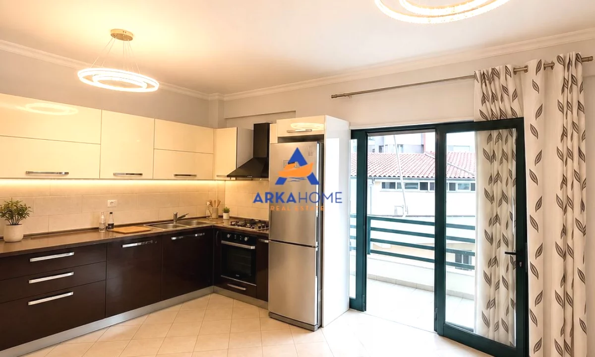 Shtepi ne shitje Apartament ne Tirane, 2+1, Mobilimi Bosh, pa mobiluar, Pagesa 155,000  Euro.