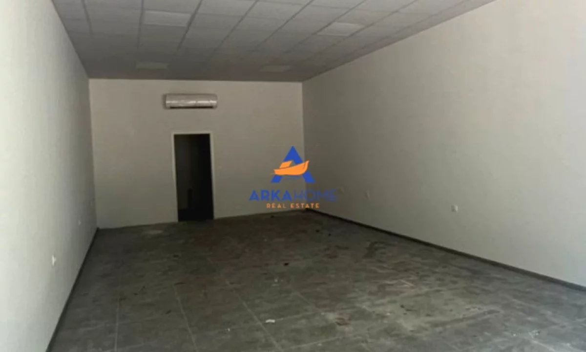JEPET AMBIENT ME QERA 18M2 "RRUGA ENDRI KEKO, AFER TE KOPSHTI PRINCI I LUMTUR " 25.000 LEKE