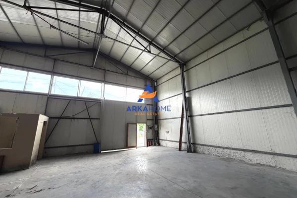 JEPET KAPANON ME QERA 311M2 "VORE, 100 M NGA MBIKALIMI I VORES" 1300 EURO