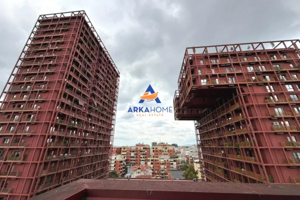 JEPET AMBIENT ZYRASH ME QERA 450 M2 "GALERIA ROMA, RRUGA E KAVAJËS" 6000 EURO
