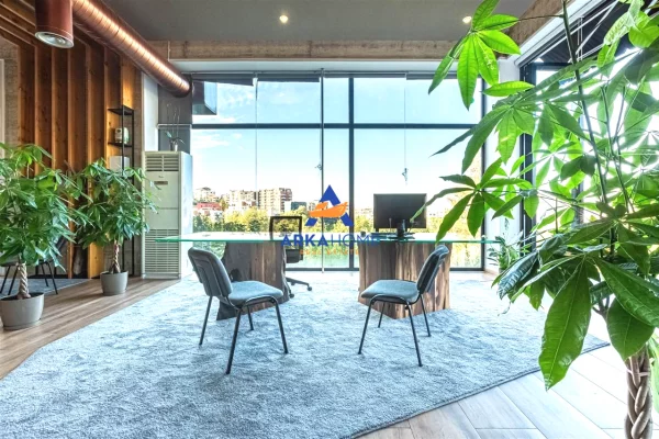 JEPET AMBIENT ZYRASH I PERBASHKET ME QERA 220 M2 "MBI KOPSHTIN BOTANIK" 600 EURO