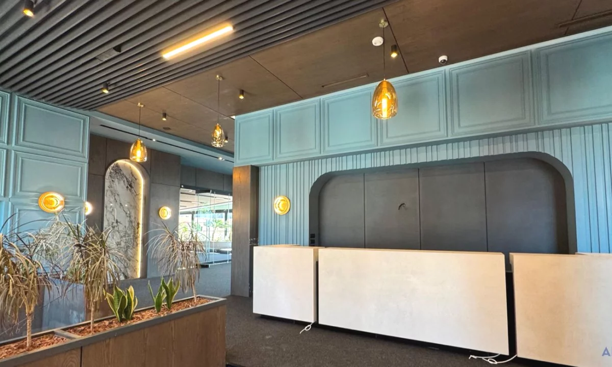 JEPET ROOFTOP/ZYRE PER QERA 700 M2 "PALLATET GOLDEN PARK "PRANE SPITALIT AMERICAN 3 " 10000 EURO
