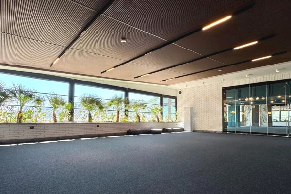 JEPET ROOFTOP/ZYRE PER QERA 700 M2 "PALLATET GOLDEN PARK "PRANE SPITALIT AMERICAN 3 " 10000 EURO