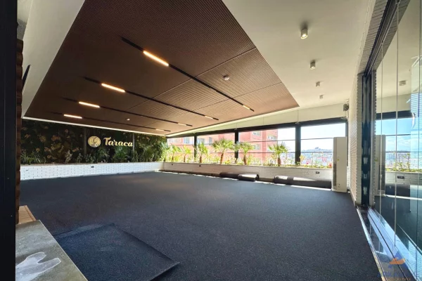 JEPET ROOFTOP/ZYRE PER QERA 700 M2 "PALLATET GOLDEN PARK "PRANE SPITALIT AMERICAN 3 " 10000 EURO