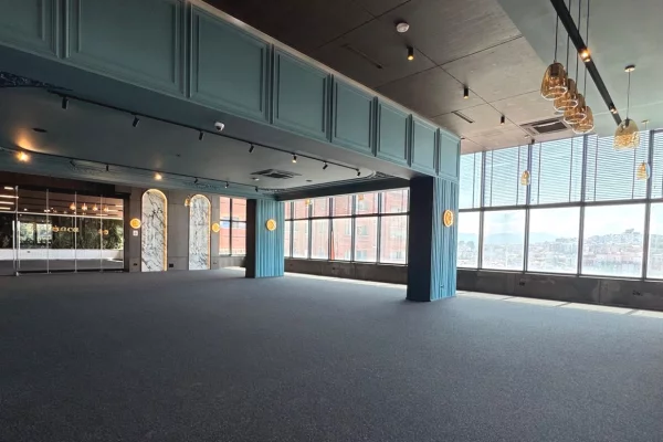 JEPET ROOFTOP/ZYRE PER QERA 700 M2 "PALLATET GOLDEN PARK "PRANE SPITALIT AMERICAN 3 " 10000 EURO