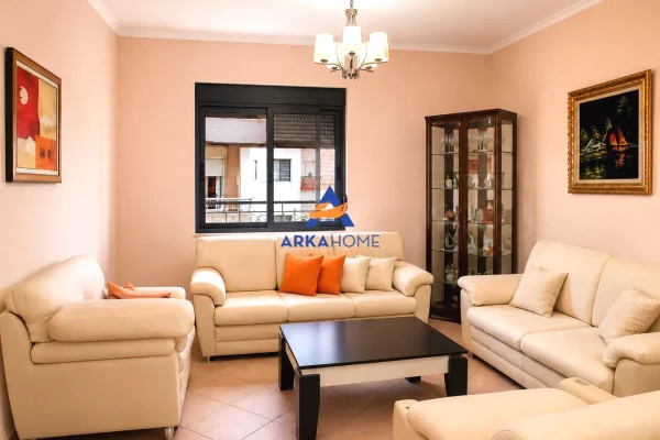 Shtepi me qera Apartament ne Tirane, 2+1, Mobilimi E mobiluar, Pagesa 578  Euro.