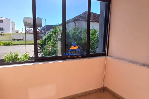 Shtepi me qera Apartament ne Tirane, 2+1, Mobilimi E mobiluar, Pagesa 578  Euro.