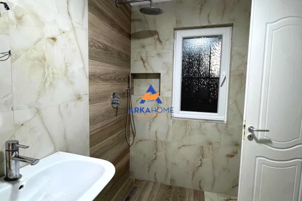 Shtepi me qera Apartament ne Tirane, 2+1, Mobilimi E mobiluar, Pagesa 736  Euro.