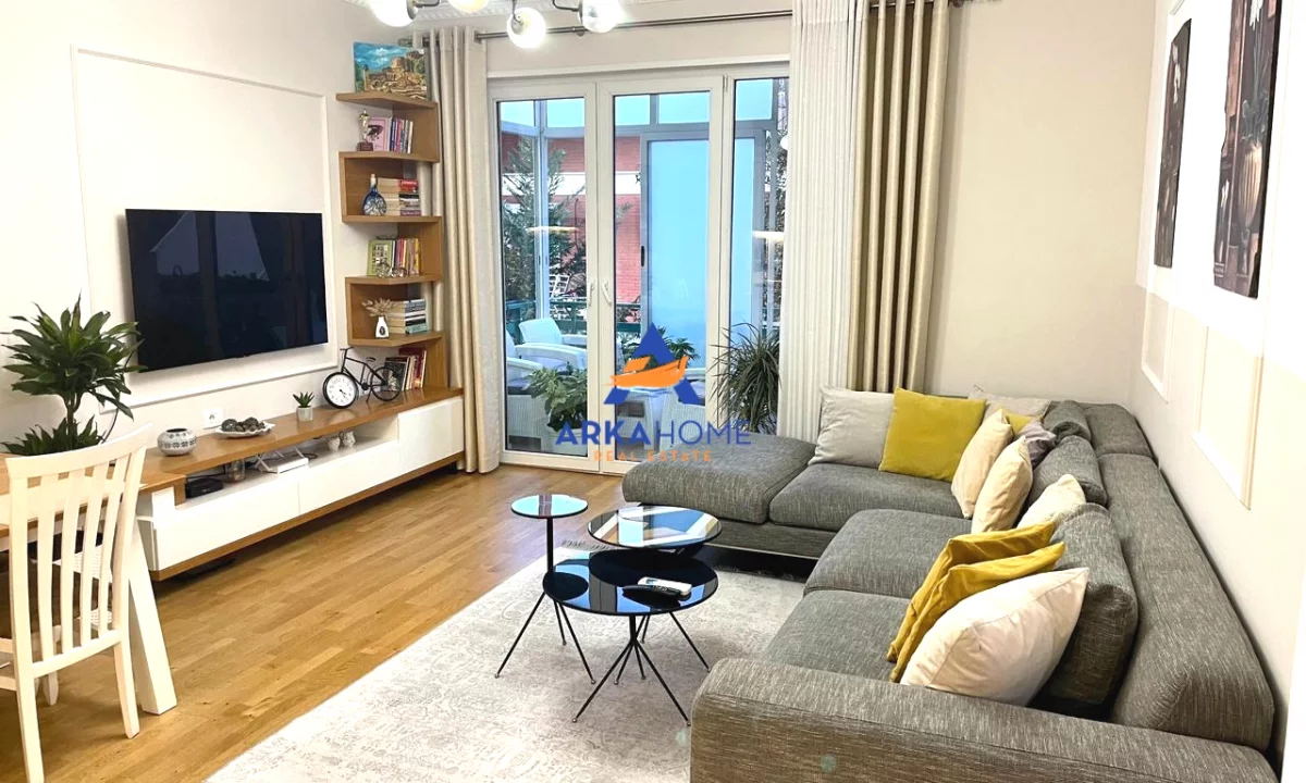 Shtepi ne shitje Apartament ne Tirane, 3+1, Mobilimi E mobiluar, Pagesa 300,000  Euro.