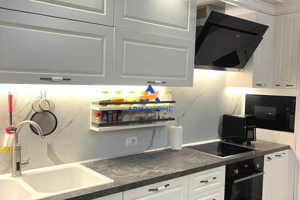 Shtepi ne shitje Apartament ne Tirane, 3+1, Mobilimi E mobiluar, Pagesa 300,000  Euro.