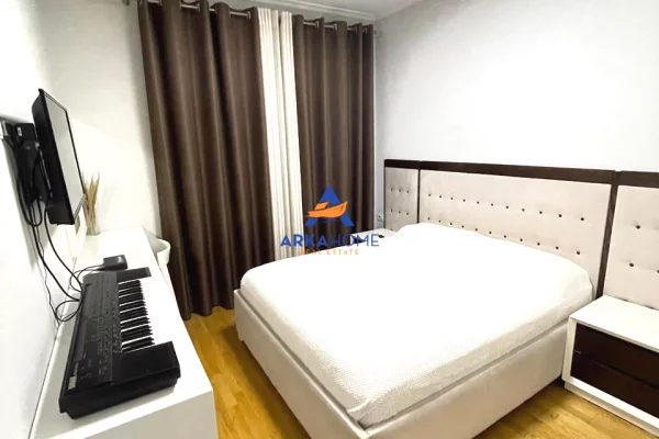 Shtepi ne shitje Apartament ne Tirane, 3+1, Mobilimi E mobiluar, Pagesa 300,000  Euro.