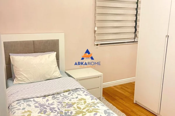 Shtepi ne shitje Apartament ne Tirane, 3+1, Mobilimi E mobiluar, Pagesa 300,000  Euro.