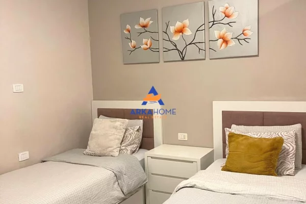 Shtepi ne shitje Apartament ne Tirane, 3+1, Mobilimi E mobiluar, Pagesa 300,000  Euro.