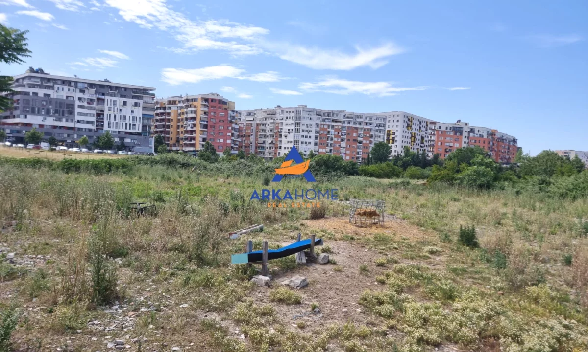 JEPET TOKE ME QERA PER PARKIM 3000M2 "NE YZBERISHT" 1000 EURO