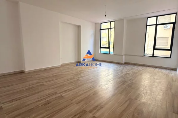 Ambient biznesi me qera 1+1 ne Tirane - 1,400 Euro