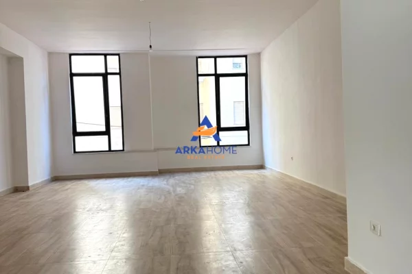 JEPET AMBIENT ME QERA 82.3M2 "PRANE DONIKA CENTER, PASTICERI FLORA" 1400 EURO
